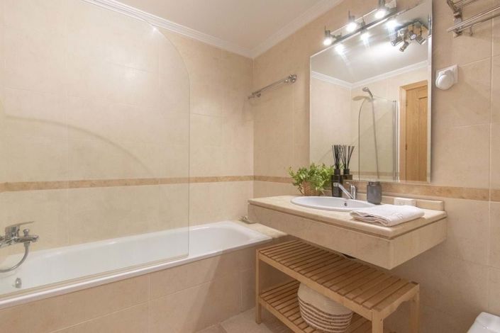 Image No.14-4 Bed Semi-Detached for sale