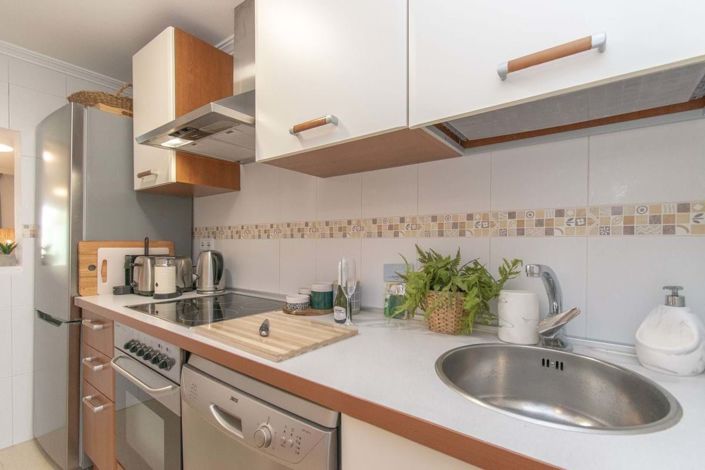 Image No.28-4 Bed Semi-Detached for sale