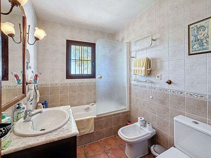 Image No.17-3 Bed Semi-Detached for sale