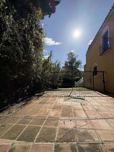 Image No.26-2 Bed Semi-Detached for sale