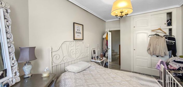 Image No.15-2 Bed Townhouse for sale