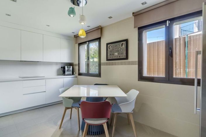 Image No.21-4 Bed Semi-Detached for sale