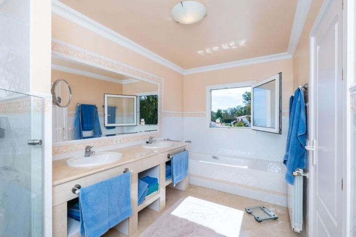 Image No.33-3 Bed Villa for sale