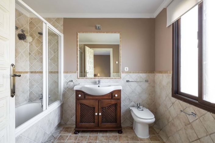 Image No.10-6 Bed Villa for sale