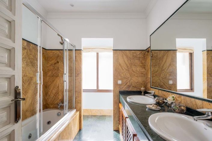 Image No.5-6 Bed Villa for sale