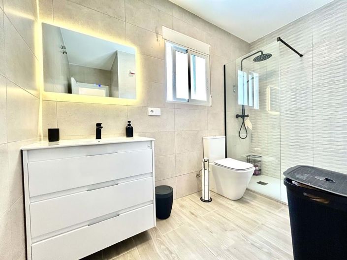 Image No.17-5 Bed Villa for sale