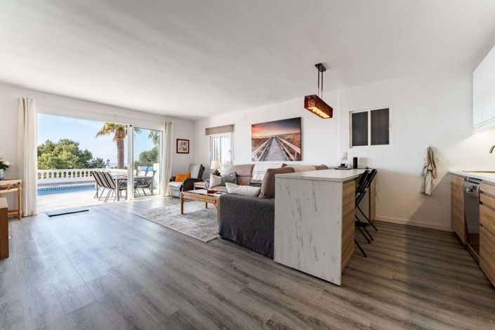 Image No.2-6 Bed Villa for sale