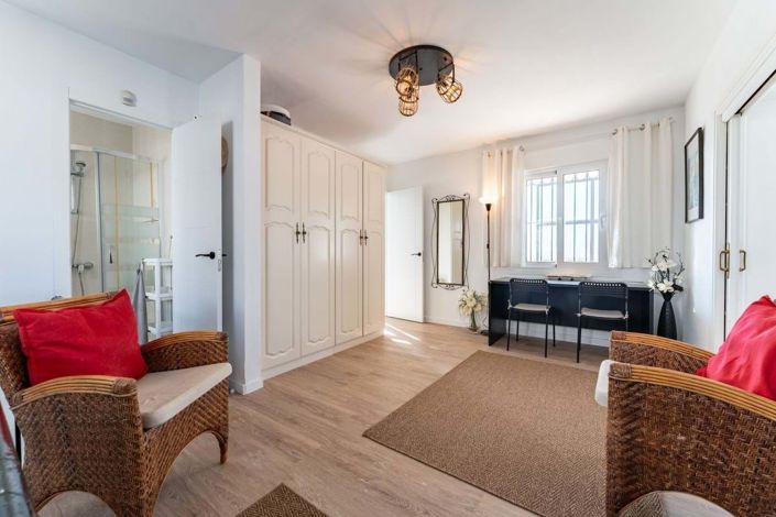 Image No.8-6 Bed Villa for sale