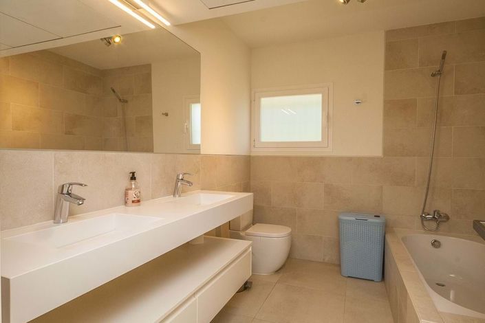 Image No.7-5 Bed Villa for sale