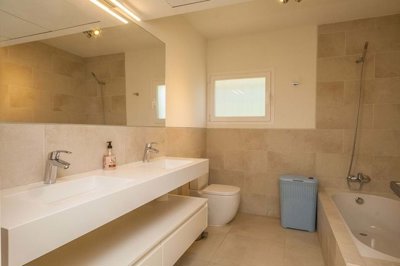 1447-664210-78d1f4f8b6655591b02d22fabb36a692d