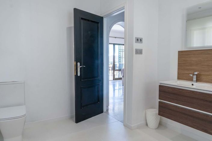 Image No.14-5 Bed Villa for sale