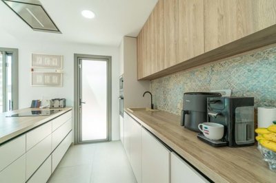 1447-664270-78d1f4f8b6655591b02d22fabb36a692d