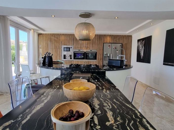 Image No.9-5 Bed Villa for sale