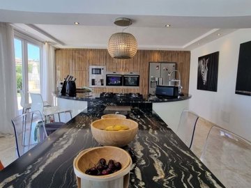 1447-664268-78d1f4f8b6655591b02d22fabb36a692d