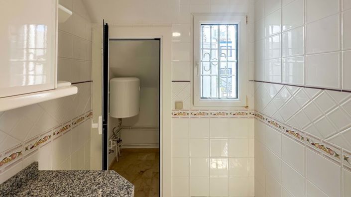 Image No.13-2 Bed Townhouse for sale