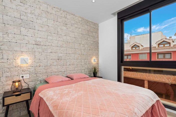 Image No.28-2 Bed Apartment for sale