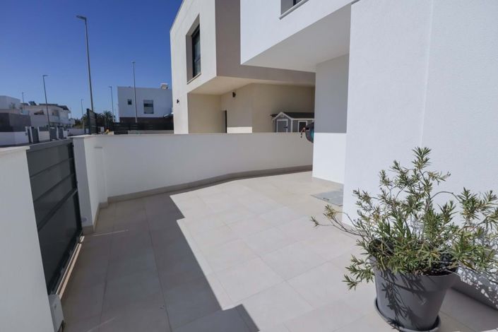 Image No.10-3 Bed Villa for sale