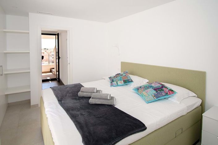 Image No.6-3 Bed Townhouse for sale