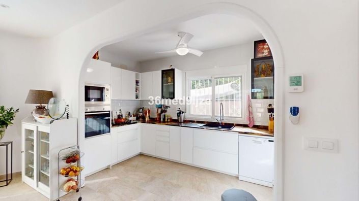 Image No.14-5 Bed Villa for sale