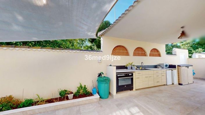 Image No.2-5 Bed Villa for sale