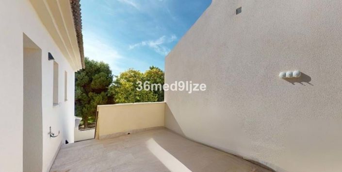 Image No.8-5 Bed Villa for sale