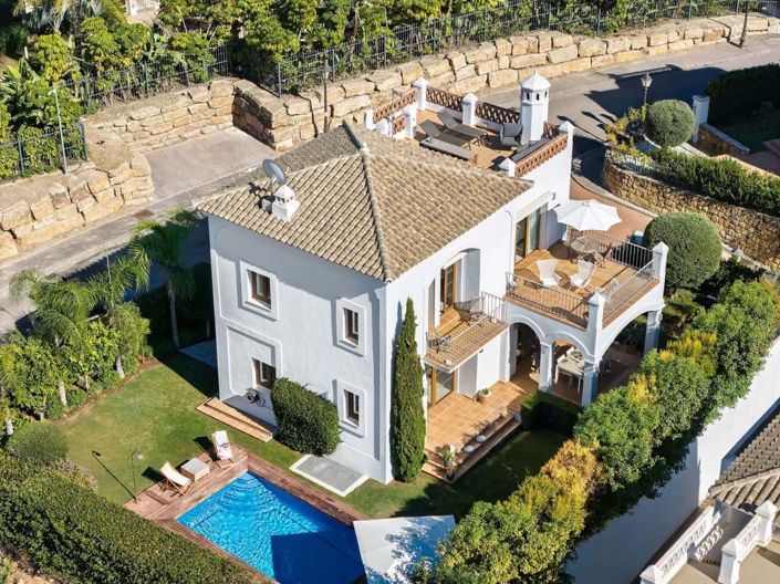 Image No.2-Villa de 4 chambres à vendre à Estepona