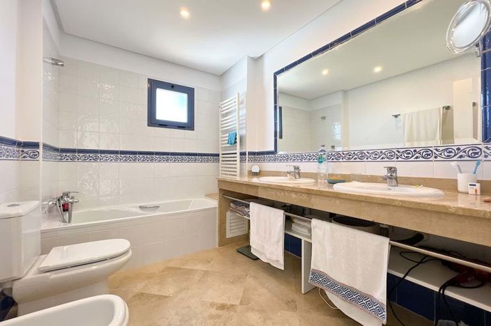 Image No.50-3 Bed Townhouse for sale