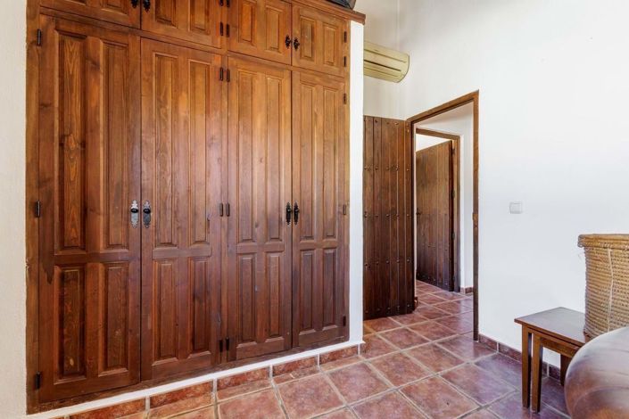 Image No.19-4 Bed Villa for sale