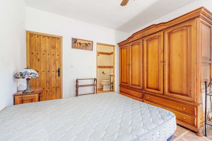 Image No.58-4 Bed Villa for sale