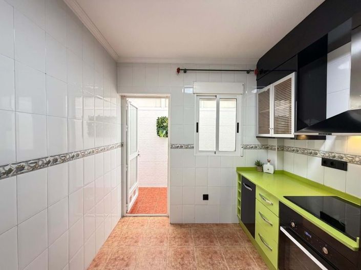 Image No.50-3 Bed Townhouse for sale