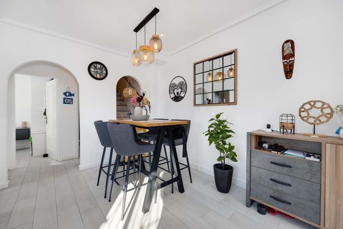 Image No.18-3 Bed Semi-Detached for sale