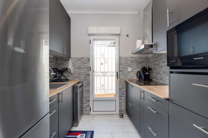 Image No.19-3 Bed Semi-Detached for sale