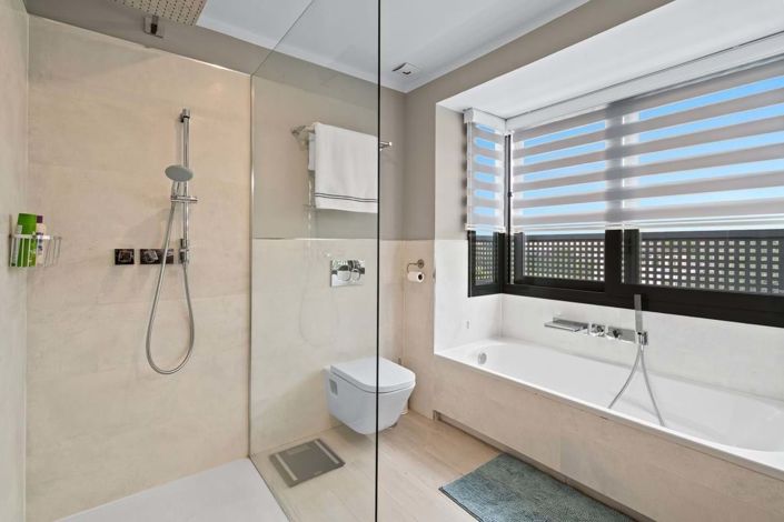 Image No.15-4 Bed Semi-Detached for sale