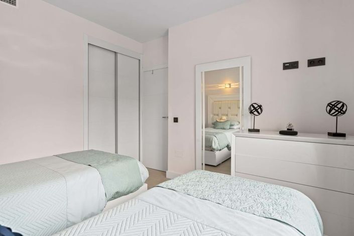 Image No.22-4 Bed Semi-Detached for sale