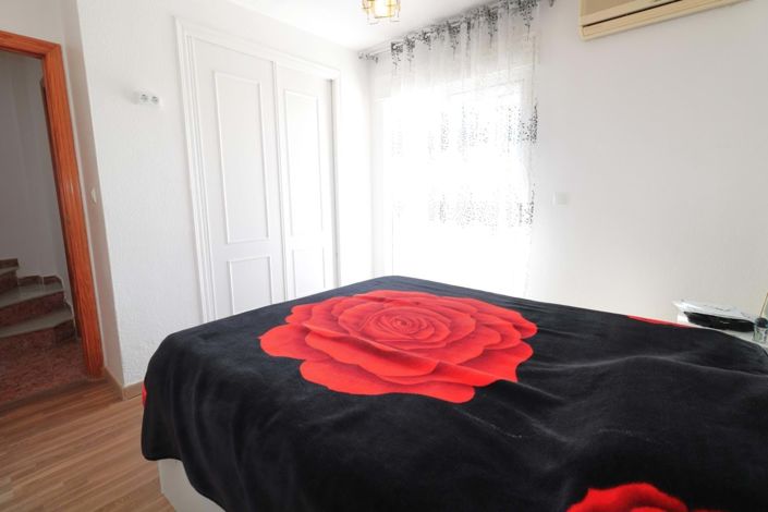 Image No.12-3 Bed Villa for sale