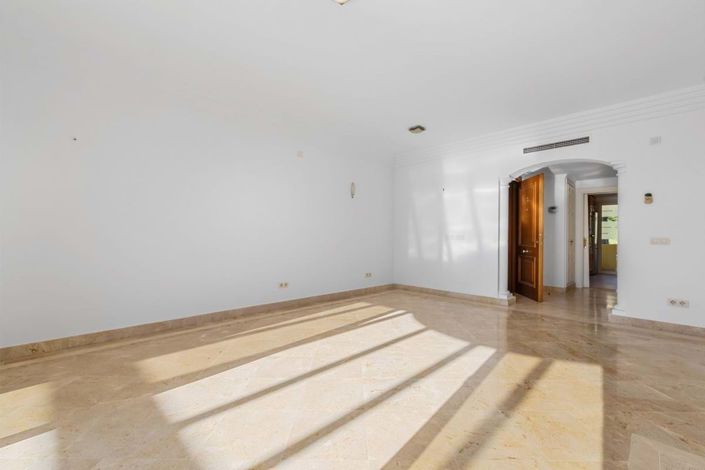 Image No.29-2 Bed Apartment for sale