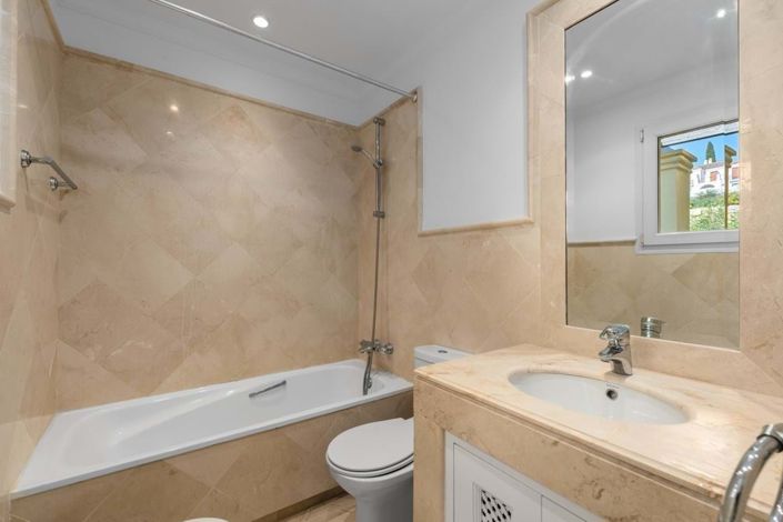 Image No.34-2 Bed Apartment for sale