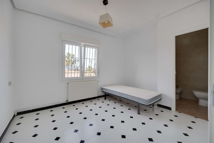 Image No.11-3 Bed Villa for sale