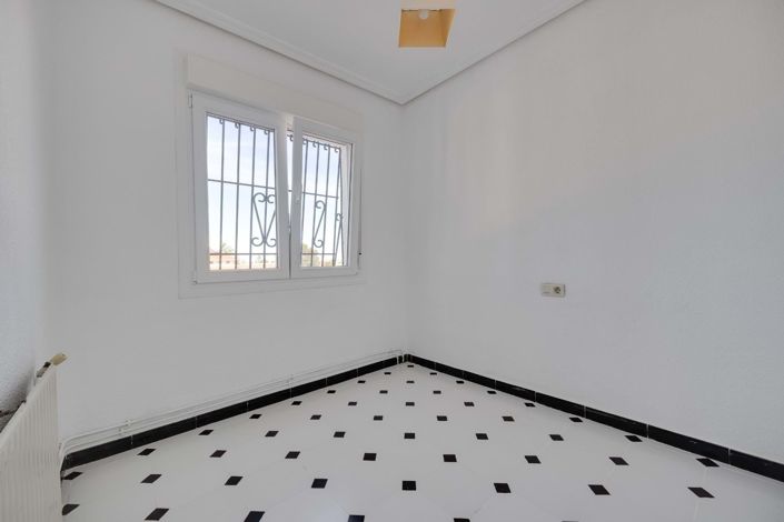 Image No.14-3 Bed Villa for sale