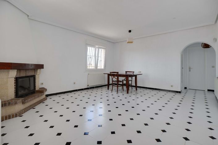 Image No.2-3 Bed Villa for sale