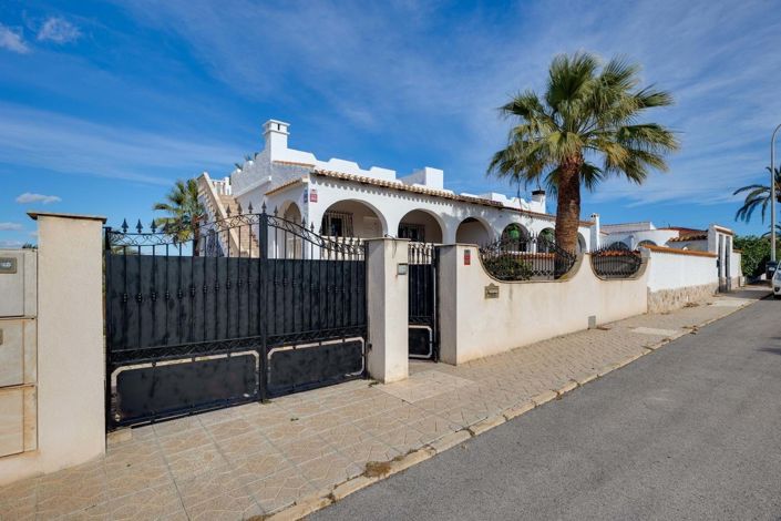Image No.40-3 Bed Villa for sale