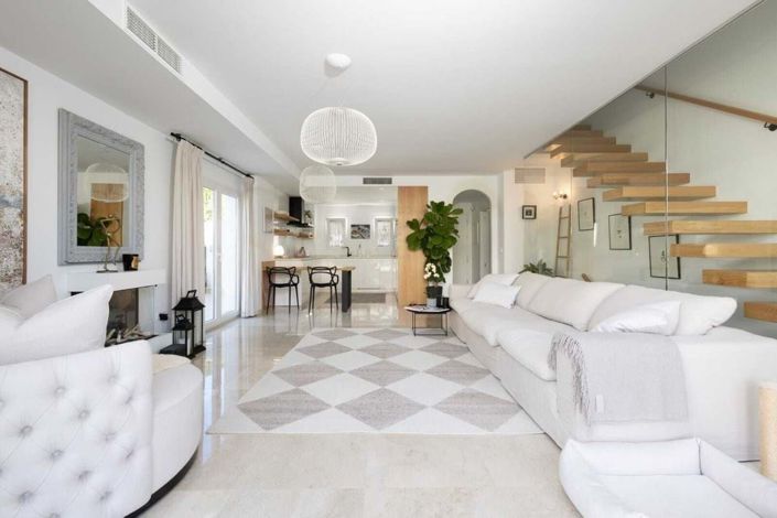 Image No.3-4 Bed Semi-Detached for sale