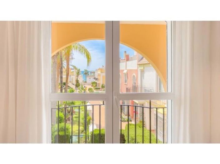 Image No.19-3 Bed Townhouse for sale