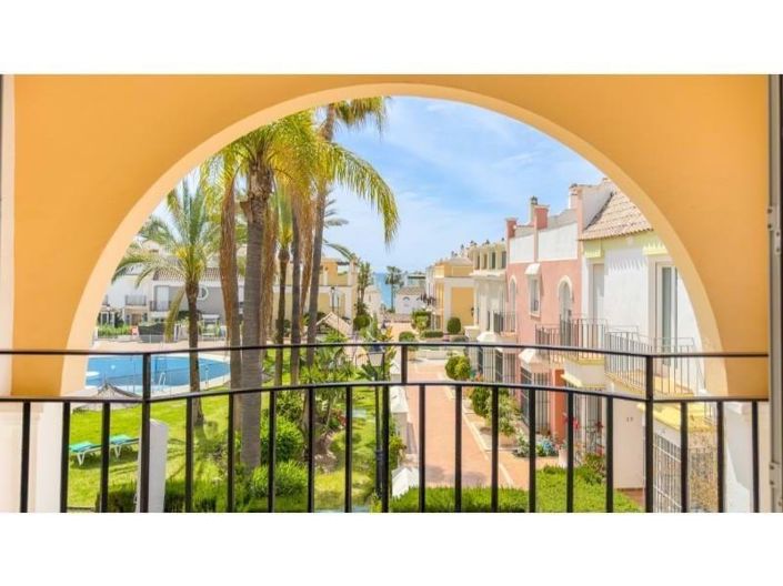 Image No.20-3 Bed Townhouse for sale