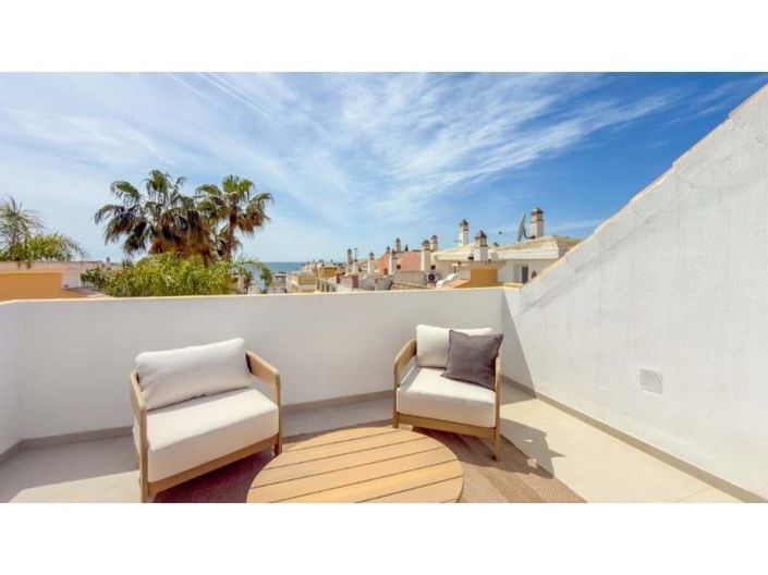Image No.26-3 Bed Townhouse for sale