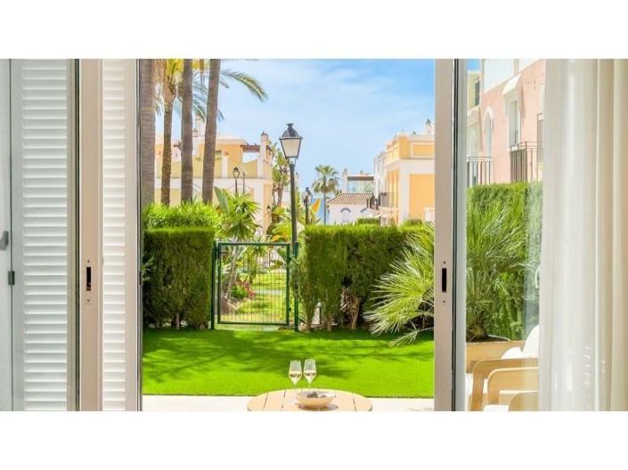 Image No.28-3 Bed Townhouse for sale