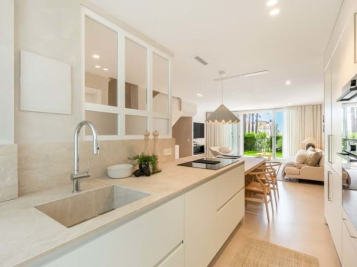 Image No.3-3 Bed Townhouse for sale