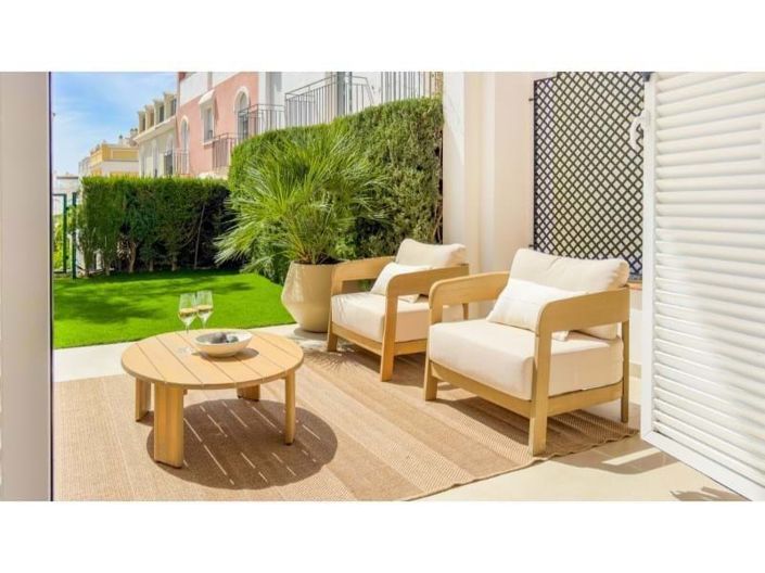 Image No.30-3 Bed Townhouse for sale