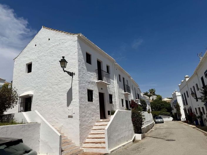 Image No.3-2 Bed Townhouse for sale