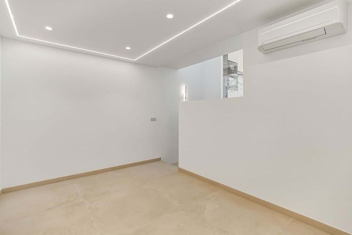 Image No.11-4 Bed Townhouse for sale